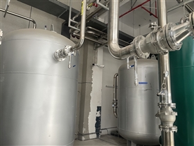 永康研究院不銹鋼儲(chǔ)氣罐現(xiàn)場安裝 (4)